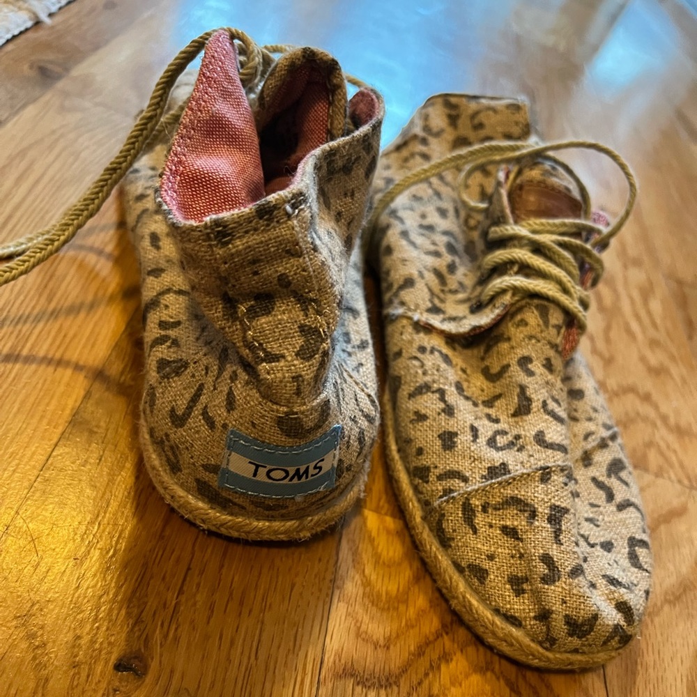 Leopard Toms